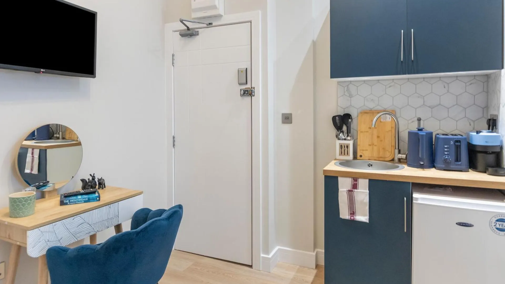 Sleek And Cozy - Modern Studio Retreat London 0*,